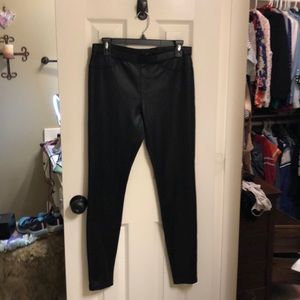 Hue shiny black leggings. Look like leather